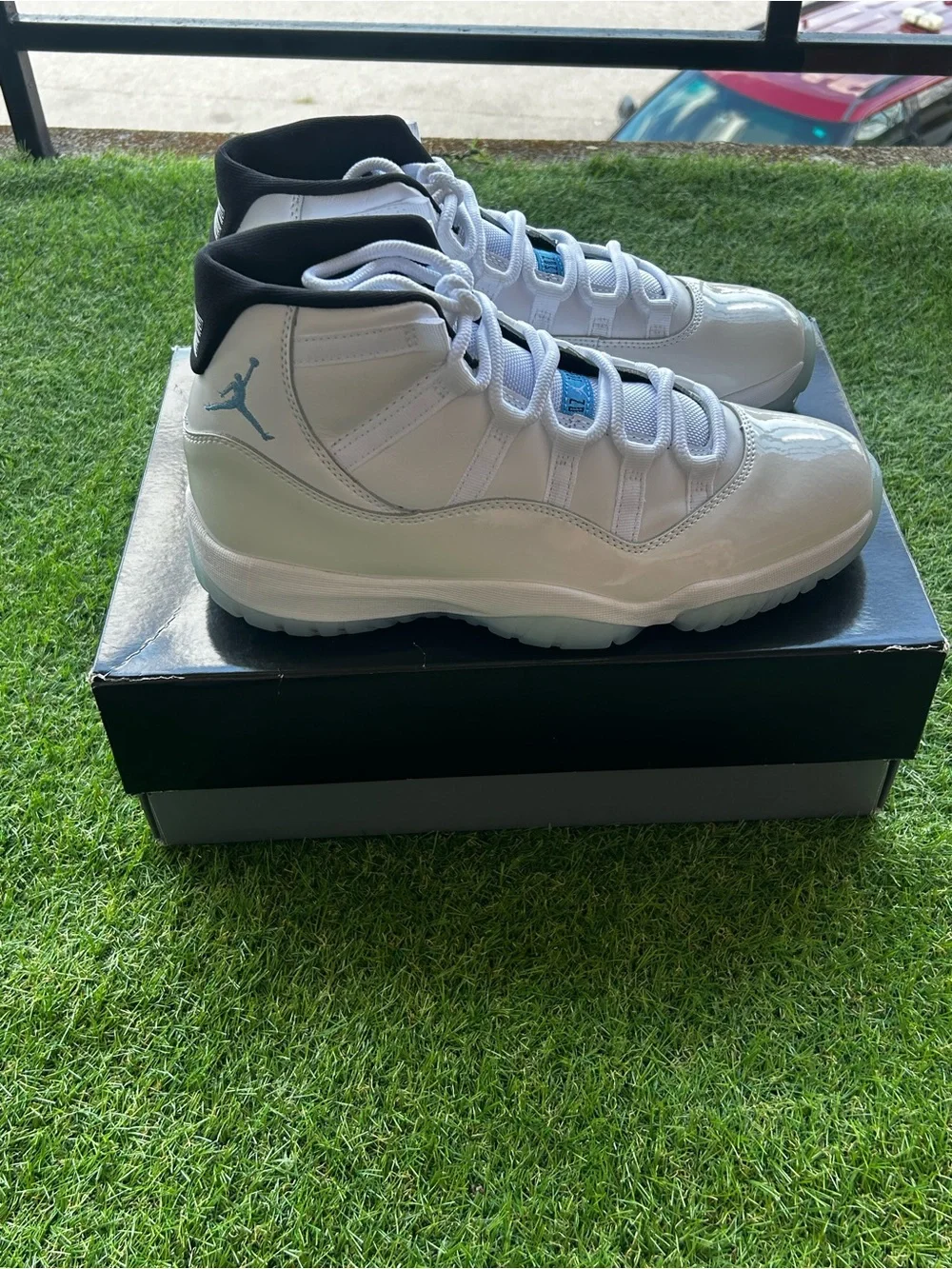 Jordan 11 “legend blue” Size 10.5